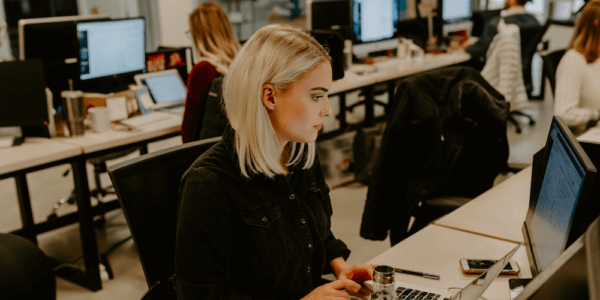 how to use Asana effectively - working at computer