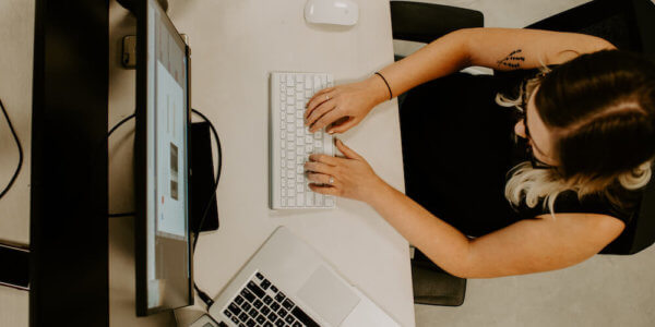 Girl typing up an email on the computer on B2B email marketing trends